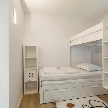 Modern, Mooi En Stijlvol App Vlakbij Winkelstraat