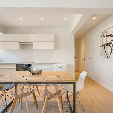 Modern, Mooi En Stijlvol App Vlakbij Winkelstraat *