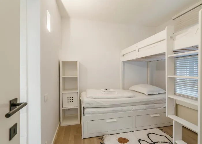 Modern, Mooi En Stijlvol App Vlakbij Winkelstraat