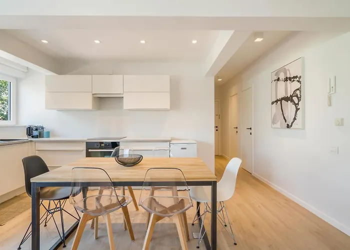 Modern, Mooi En Stijlvol App Vlakbij Winkelstraat *